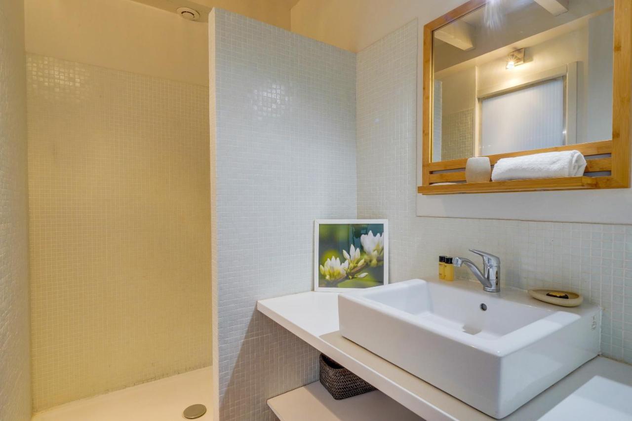 Observance 2 Bedroom Duplex Apartment Бордо Экстерьер фото