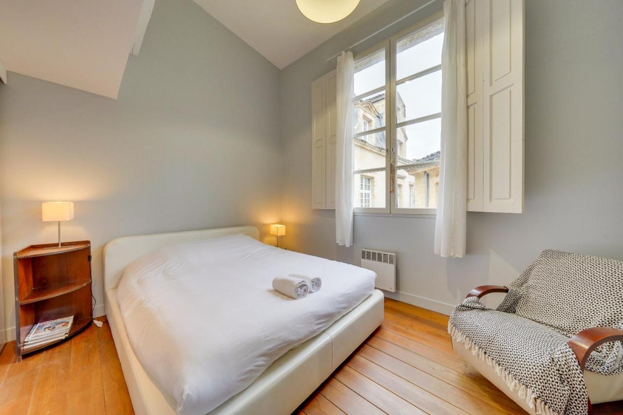 Observance 2 Bedroom Duplex Apartment Бордо Экстерьер фото