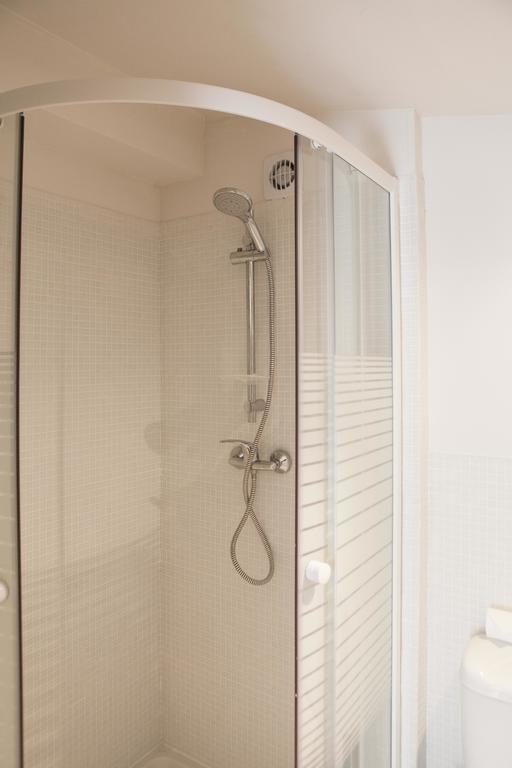 Observance 2 Bedroom Duplex Apartment Бордо Экстерьер фото